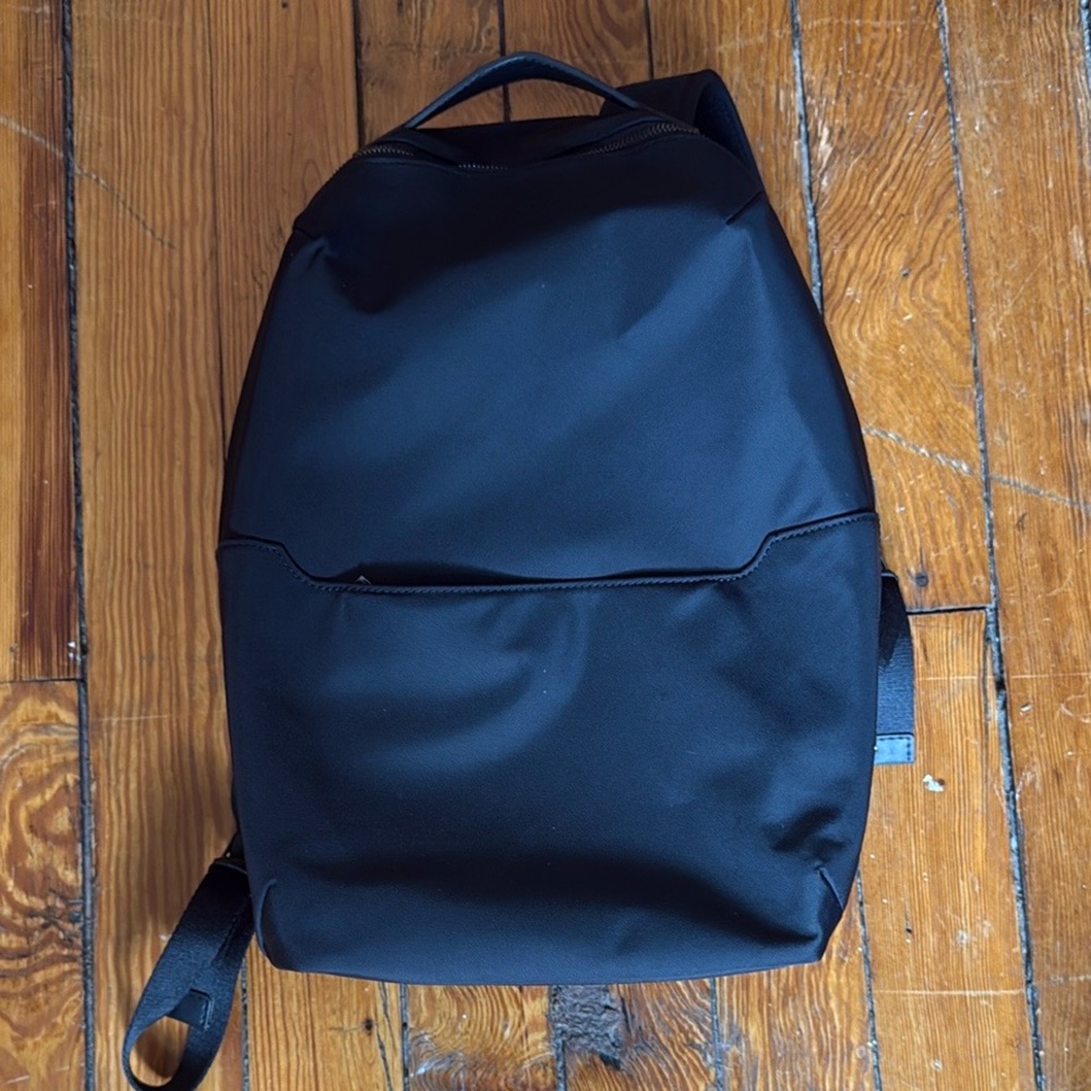 Away - The Everywhere Zip Backpack - Black